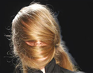  La funzione dei capelli: per nascondere il volto della donna... secondo San Paolo